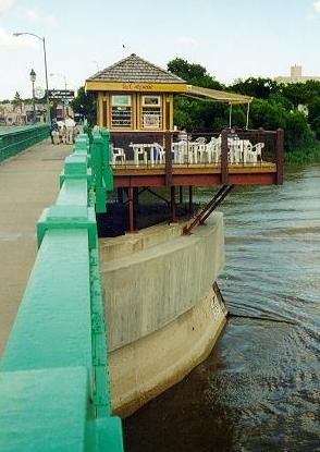 Photo of creperies on old Provencher Bridge